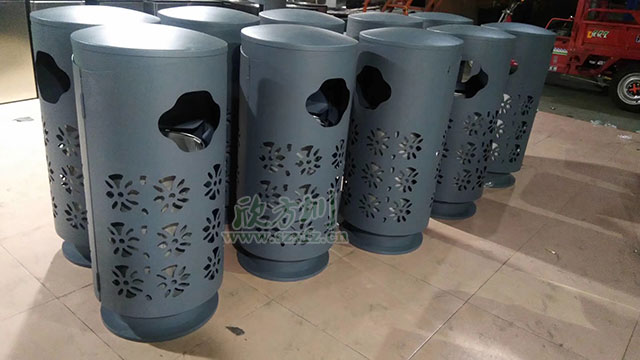 欣方圳精品定制垃圾桶表面鏤空精細(xì)雕刻，外形上設(shè)計(jì)美觀，新穎獨(dú)特！