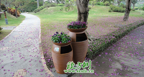  園林景區(qū)環(huán)保的選擇，玻璃鋼帶花盆垃圾桶